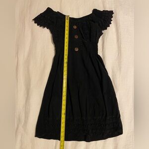 Chic Black Off-Shoulder Casual Dress with Button Accents